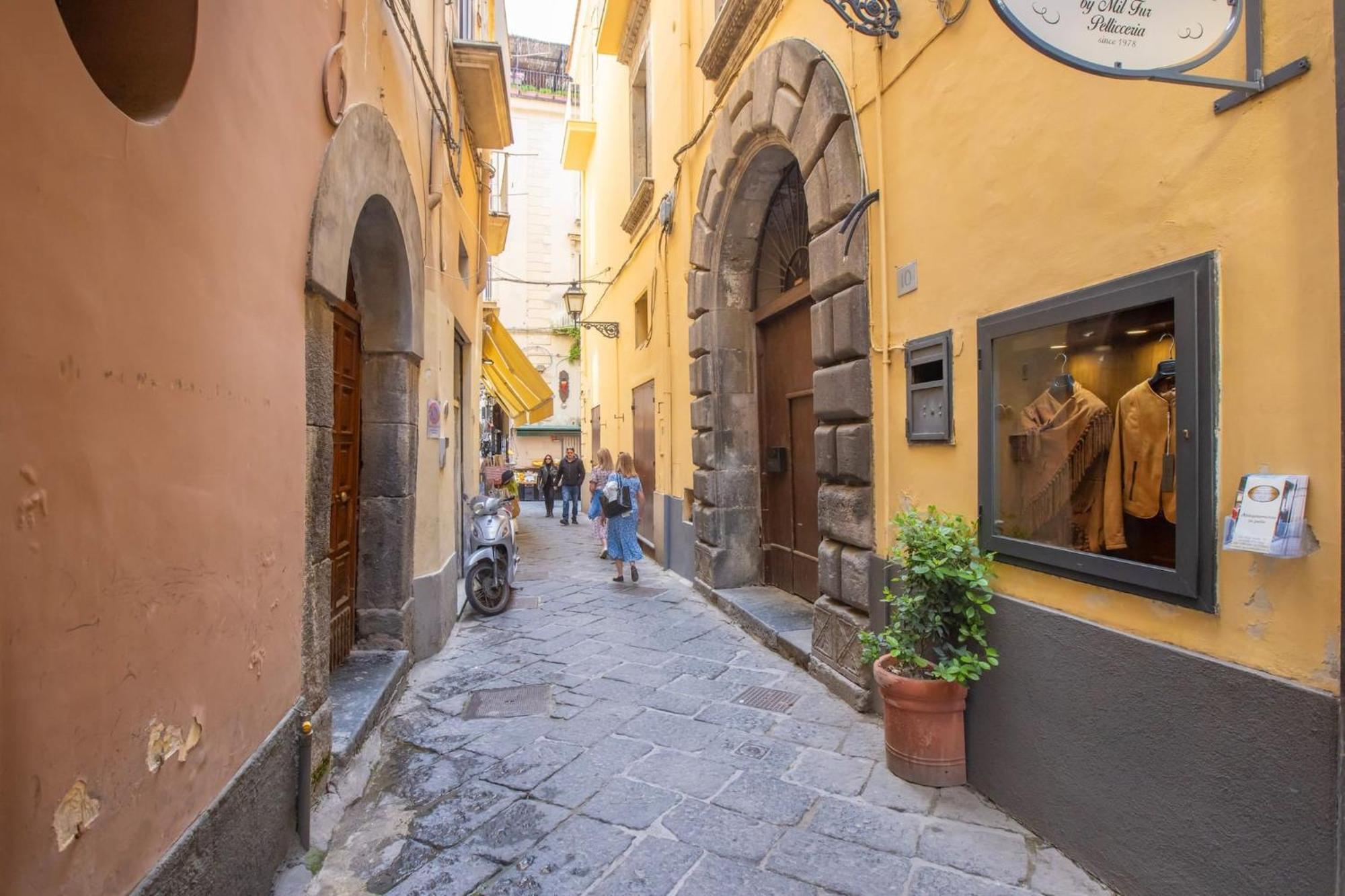 Apartment Cosy House Under The Arches In Old Town Sorrento
