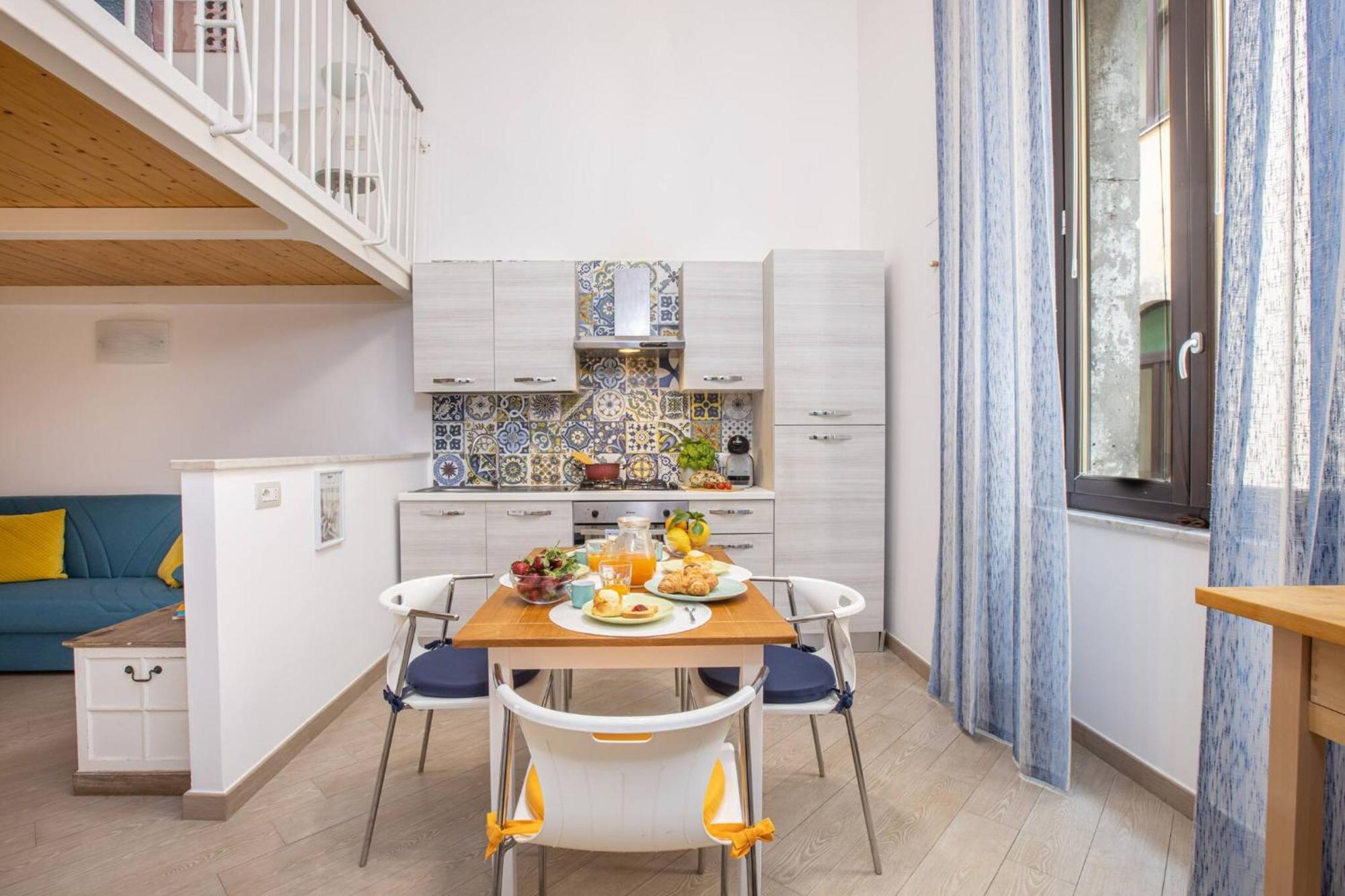 Apartment Cosy House Under The Arches In Old Town Sorrento