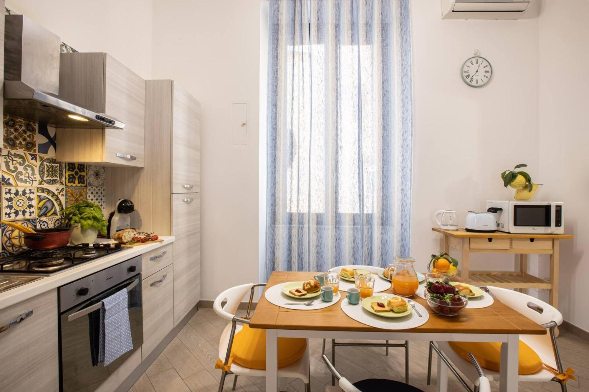 Apartment Cosy House Under The Arches In Old Town Sorrento